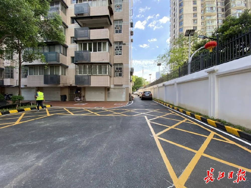 下基层察民情解民忧暖民心丨连片改造为千户居民打通“生命通道”